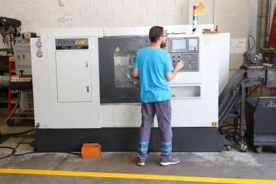 CNC-Drehmaschine für Industriedesign